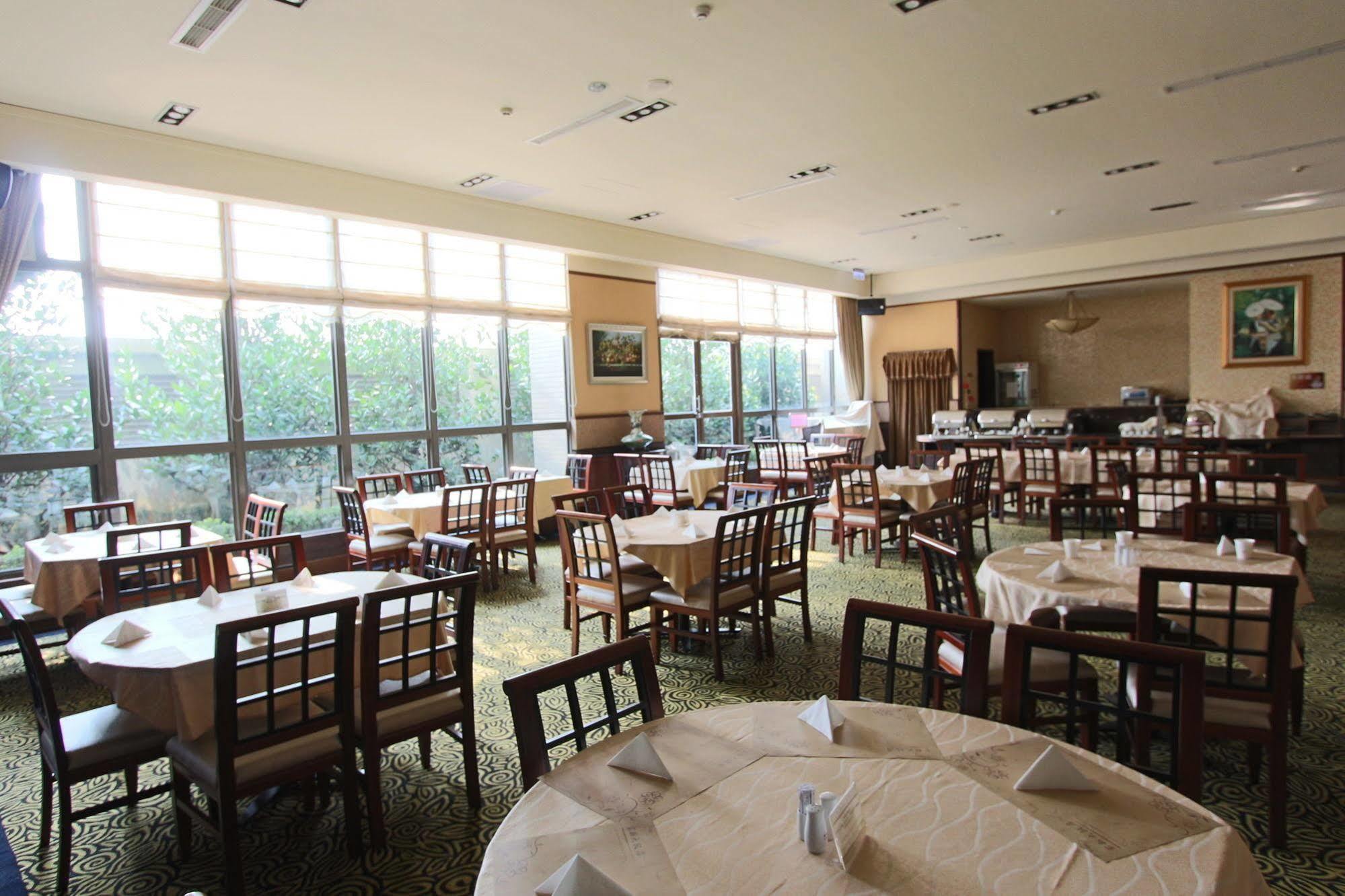 טאינאן Jia Hsin Garden Hotel מראה חיצוני תמונה
